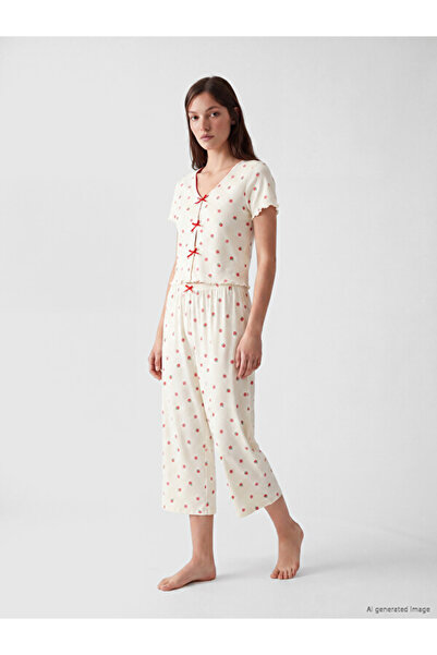 LC Waikiki Freezen Store'dan I İşlemeli Kadın Kaprili Pijama Takımı