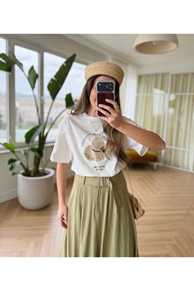 Kadın Pamuklu Salaş Rahat Kesim Hasır Şapka Desenli T-Shirt