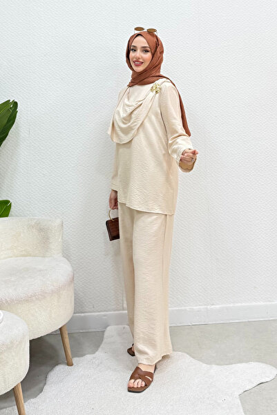 Tesettür Diyarı Darsi Aerobin Fabric Brooched Hijab Suit - Cream
