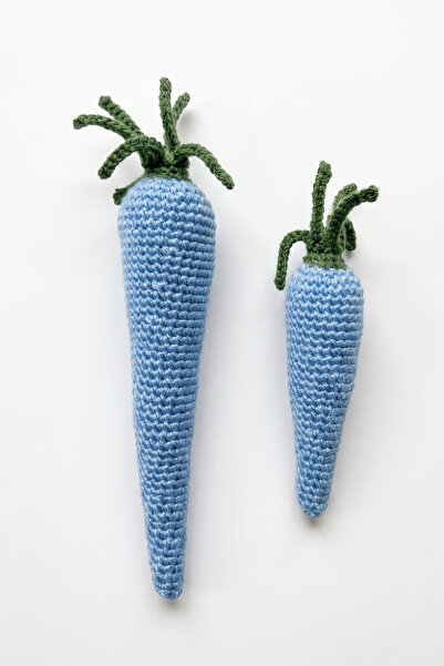 Tiny Sleeks Handmade Carrot Cat Toy with Cat Grass and Rattle, Set of 2