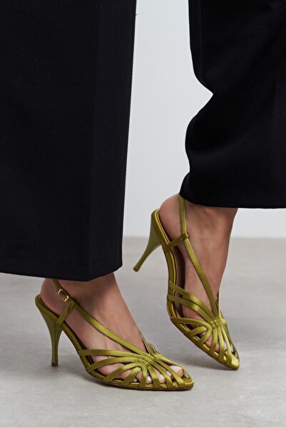 NİŞANTAŞI SHOES حذاء نسائي بكعب عالٍ من Eryu مصنوع من الساتان الأخضر ومزين بت...