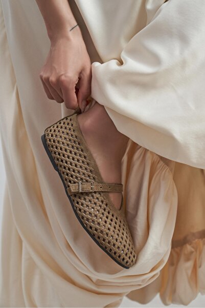 NİŞANTAŞI SHOES Belinda Rome Beige Suede Leather Studded Buckle Detail Flat S...