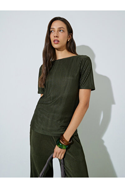 Styli Olive Short Sleeve Plisse Top