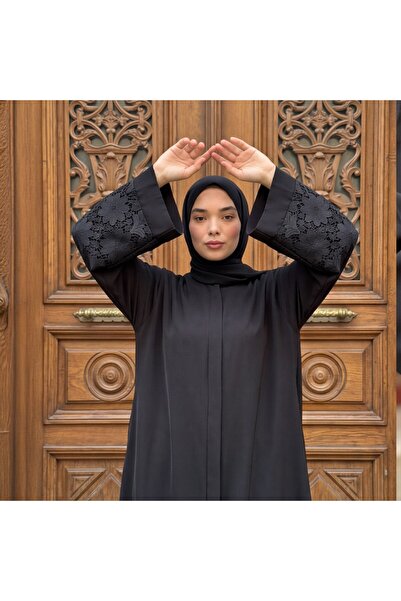 zeynep uyanık Elegant Daisy Lace Special Design Black Robe with Hidden Zipper...