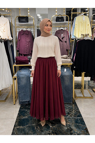 Butik Our Burgundy Lined, Elastic-Waisted, Ruched Skirt Model