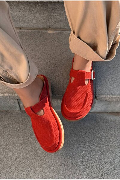 I Love Shoes نعال نسائية من جلد الغزال الأحمر من كارميل