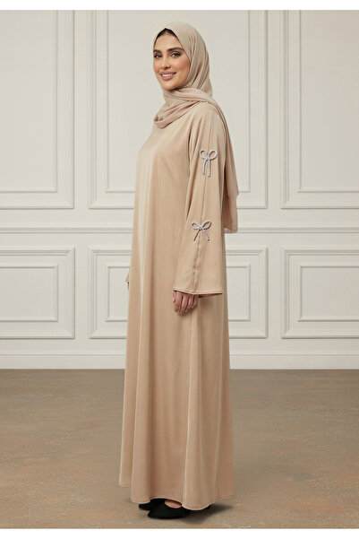 Nukhbaa Elegant Bow-Embellished Minimalist Abaya-886