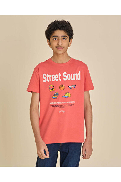 REDTAG تي شيرت برسومات جرافيكية من Senior Boys Red Street Sound