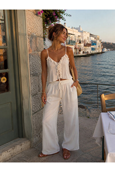 ElieAtelier By Elif Öztürk Beyaz Fırfır Detaylı Bağcıklı Askılı Crop Bluz