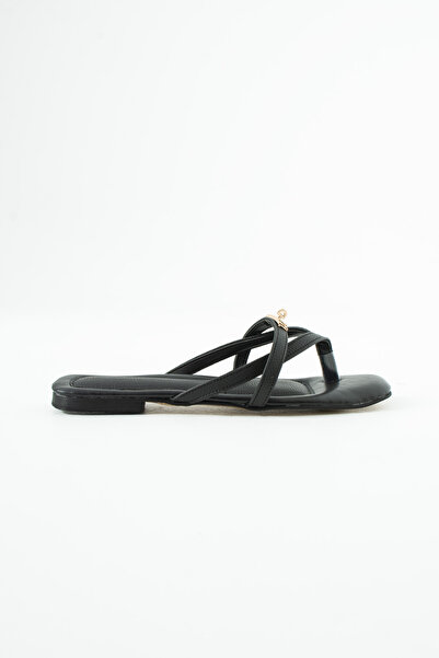 Siena Shoes شبشب نسائي يومي من Ovia مزود بتفاصيل مشبك على شكل إصبع القدم بالل...