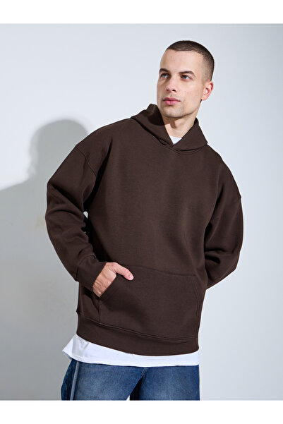 Styli Men Oversized Brown Slogan Print Fleece Hoodie