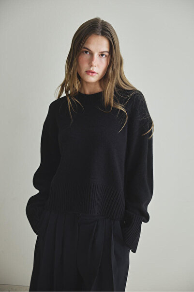 BE BLUE Black Minimal Short Sweater