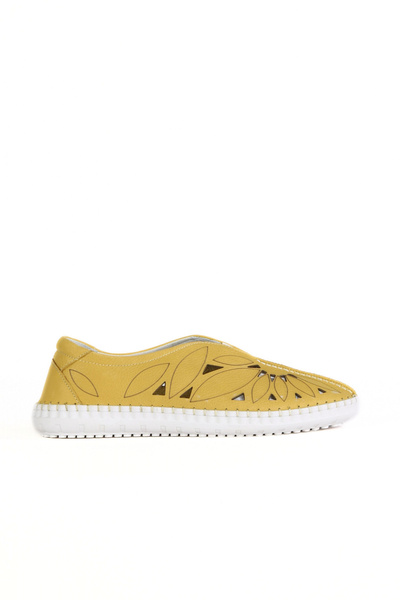 Bueno Shoes حذاء كاجوال نسائي من الجلد باللون الأصفر 01wq0402