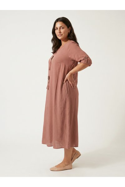 STORi Plus Size Dusty Rose Viscose Midi Dress with Ring Buckle Pockets