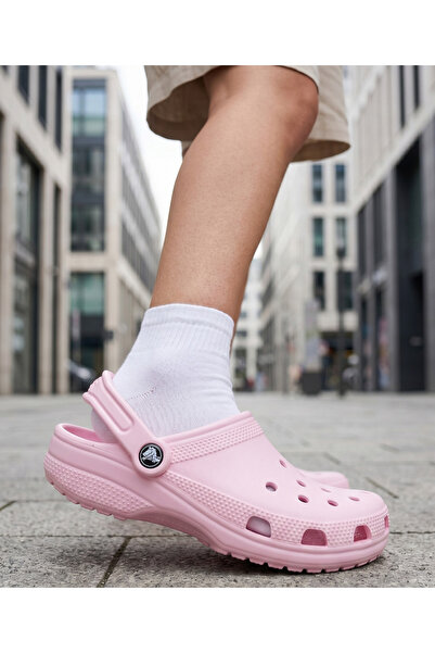 Crocs شباشب كلاسيكية للجنسين - راحة أيقونية وتصميم كروسلايت خفيف للغاية