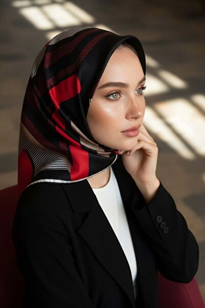 Vissona %100 Twill İpek Geometrik Desenli Bordo - Siyah Renkli 90x90 Eşarp Di...