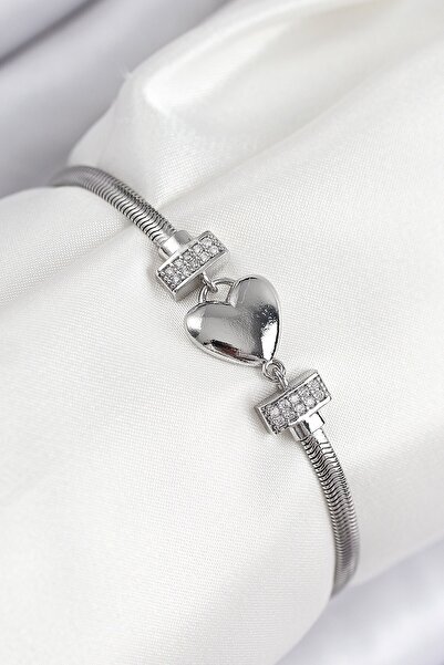 Inure Jewelry سوار نسائي من النحاس مرصع بحجر الزركون على شكل قلب باللون الفضي