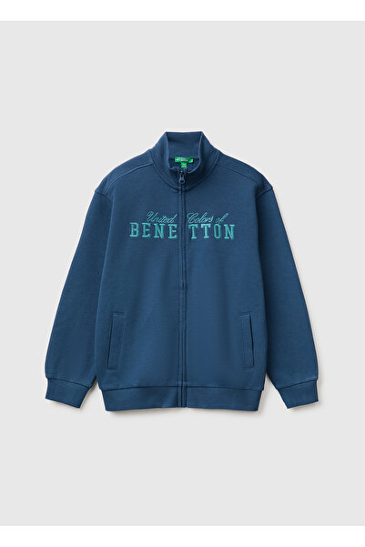 United Colors of Benetton سويت شيرت للأولاد باللون الأزرق الداكن مع جيوب مطرز...
