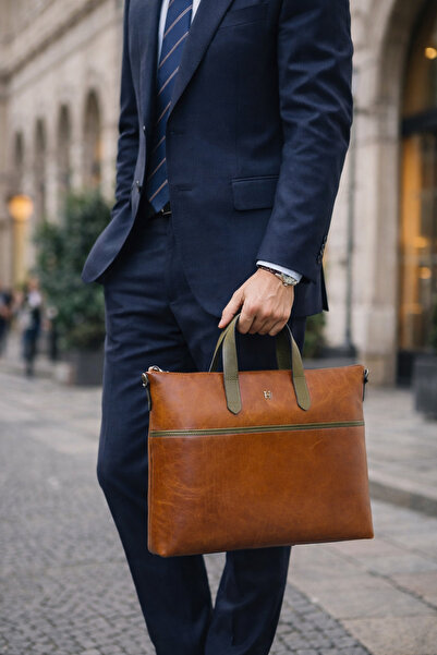 HELMBROOK Brice Genuine Leather Unisex 15.6" Single Compartment Laptop Bag