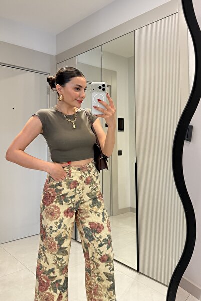 Gizem Ecemiş Candy Haki Basic Crop Top