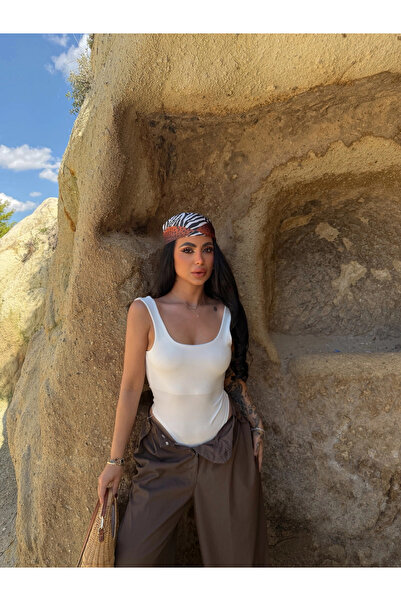 kırmızı butiks White Backless Low-Cut Bodysuit