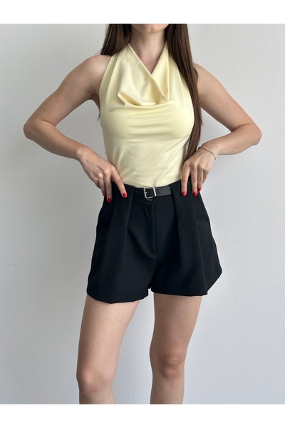 Liva Style Co Belt Detailed Pleated Shorts