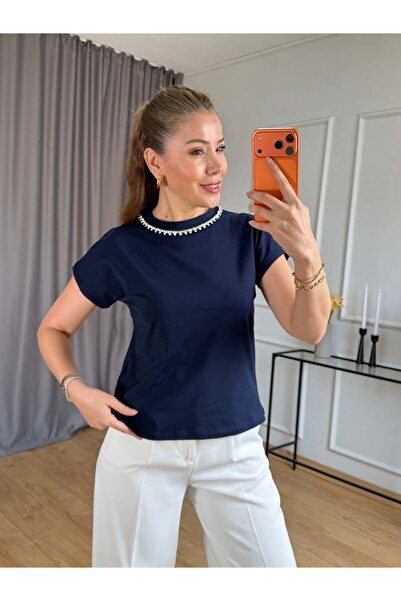 Size Özgü Lacivert Yaka Su Yolu Taşlı Tshirt