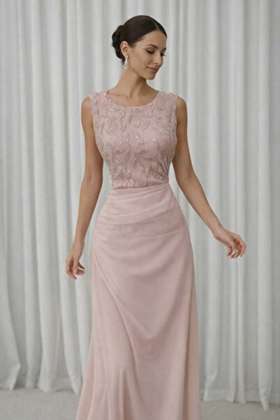 shahad fashion The Evening Gown Features a Unique Design