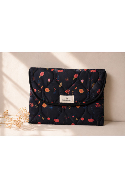 The Illustrationary Midnight Garden | Çiçekli Laptop Kılıfı