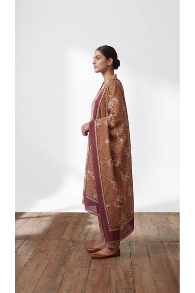 THUGFIT Women's Premium Floral Print V-Neck Kurta Set with Geometric Border Dupatta and Striped Trousers (3-Piece Set, Beige & Magenta)