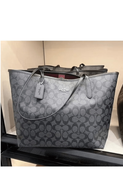By Coach حقيبة تسوق أنيقة متعددة الاستخدامات بتصميم مطبوع مميز، مناسبة للنساء...