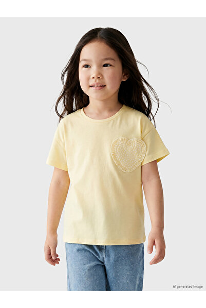 LC Waikiki Trendlucky Girl's T-Shirt with Oval Collar and Heart Detail
