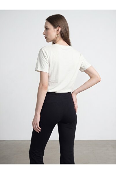 Dilvin 32847 Lyocell Karışımlı V Yaka T-shirt-Ekru