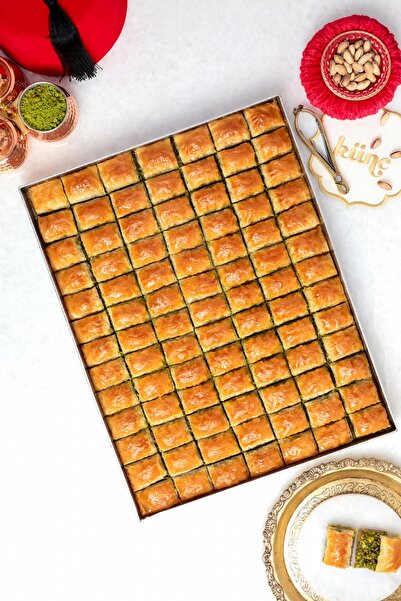 Kervan Baklava FISTIKLI TEREYAĞLI KARE BAKLAVA (2.5 KG TEPSİ)