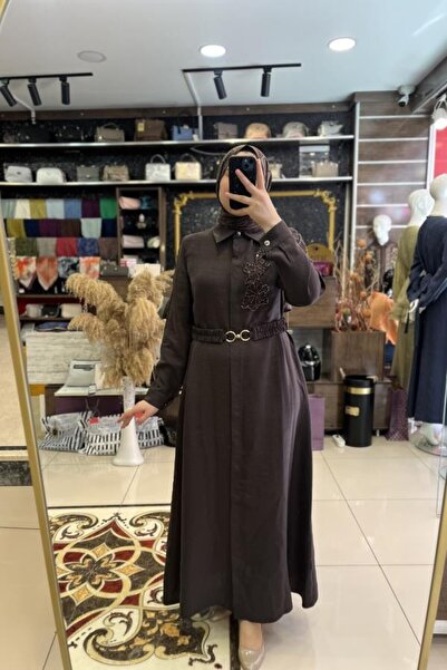 HÜMEYRA BUTİK فستان طويل مزين بالدانتيل على الكتفين والصدر