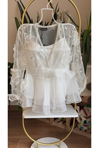 NG BUTİK COLLECTİON İTHAL BLUZ BEYAZ ÇiÇEKLİ