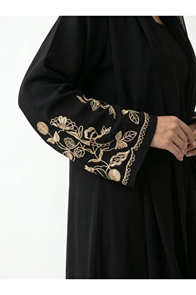 ABAYA QAMRA عباية أَصِيل بتطريز ذهبي ملكي وتفاصيل بليسيه أنيقة