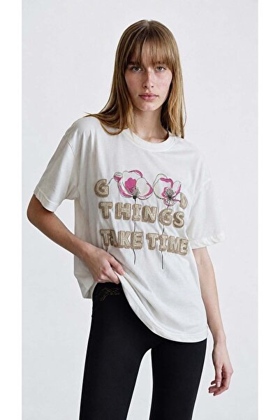 Quzu Baskı Nakış Detaylı T-shirt Ekru