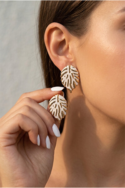 Pelin Aksesuar Black Enameled Leaf Figured Gold Color Steel Nail Earrings