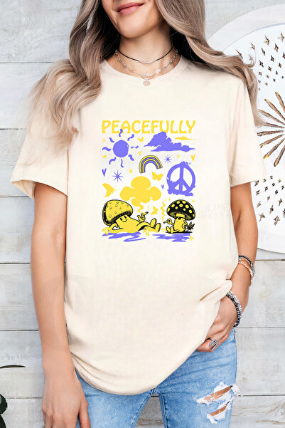 Sarah's Boutique Women's T-shirt – 100% cotton – Peacefully Mushroom