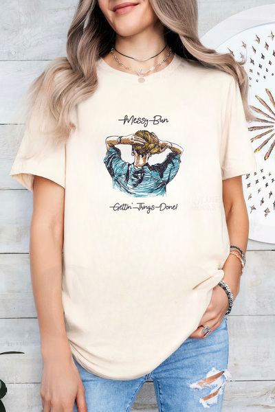 Sarah's Boutique Women's T-shirt – 100% cotton – Messy Done
