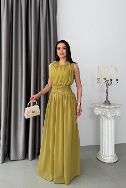 Serica Moda فستان ماكسي من الشيفون بياقة دائرية وحزام أخضر داكن