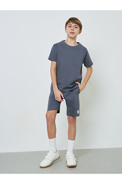 Styli Teen Boys Raglan Sleeve T-shirt and Badge Detail Shorts Set