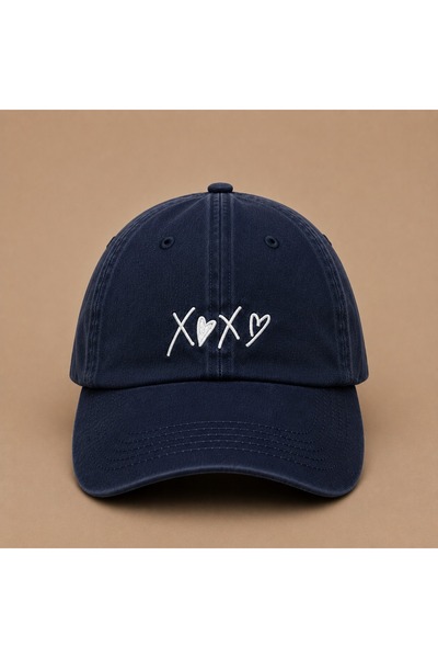WeavedCo X<3X<3 XOXO قبعة مطرزة باللون الأحمر الداكن بتصميم عتيق قابلة للغسل