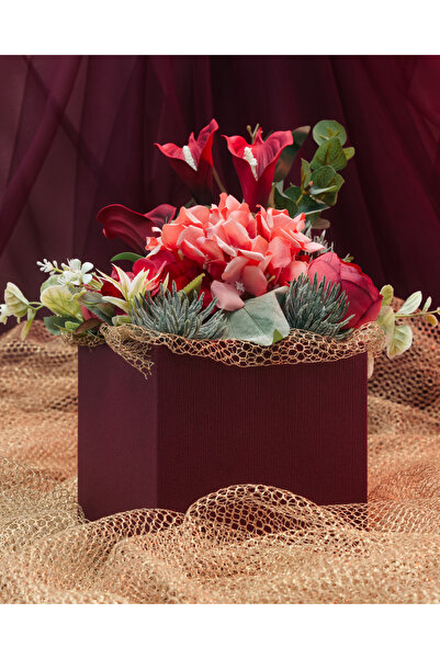 Burgundy Gifts Rose Whisper - Aranjament floral