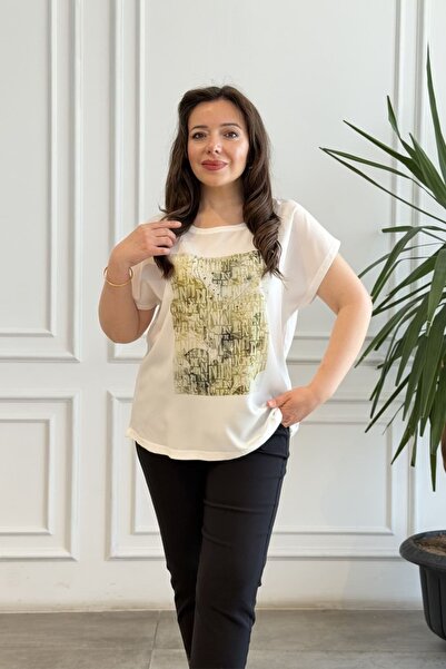 yb yağmur butik T-Shirt with Text Printed on the Front and Stone Detail