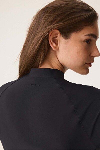 H&M قميص سباحة رياضي مقاوم للأشعة فوق البنفسجية