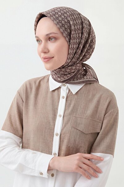 Silk Home وشاح ناعم بتصميم هندسي عتيق بلون المنك الداكن