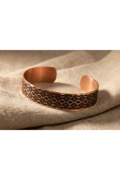 Erol Bakır Copper Micro Geometric Rug Pattern Adjustable Clamp Bracelet