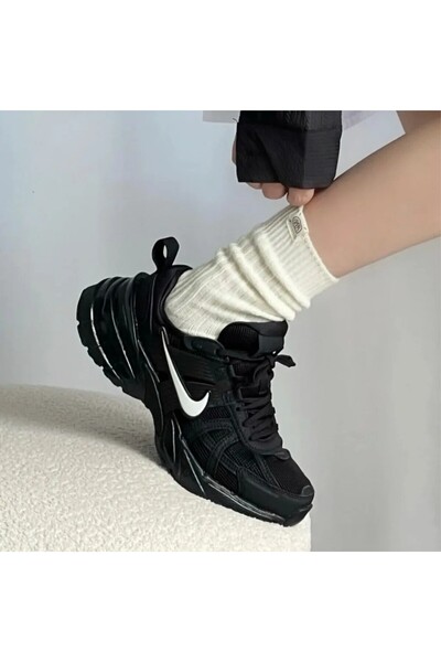 Nike V2K Run Women's Black Sneaker Sportie (Slim Fit)